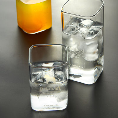 Хандмаде квадратная стеклянная чашка, тонкие кружки боросиликатного стекла стены для выпивать поставщик